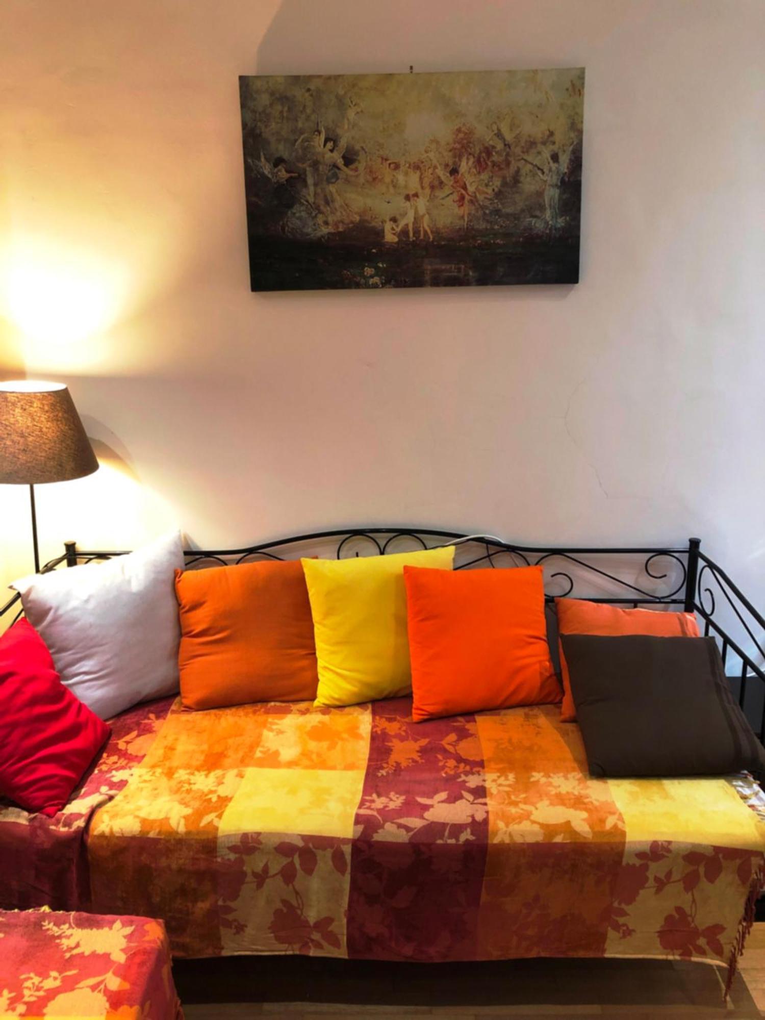 Apartemen 80 m² dengan 3 kamar tidur dan 1 kamar mandi pribadi di Exarchia Athena Bagian luar foto