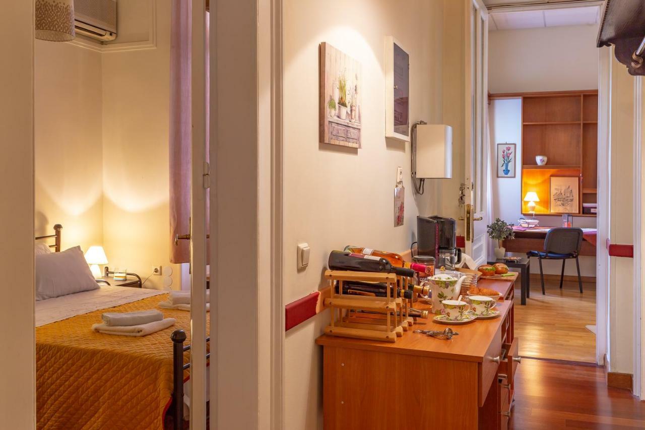Apartemen 80 m² dengan 3 kamar tidur dan 1 kamar mandi pribadi di Exarchia Athena Bagian luar foto