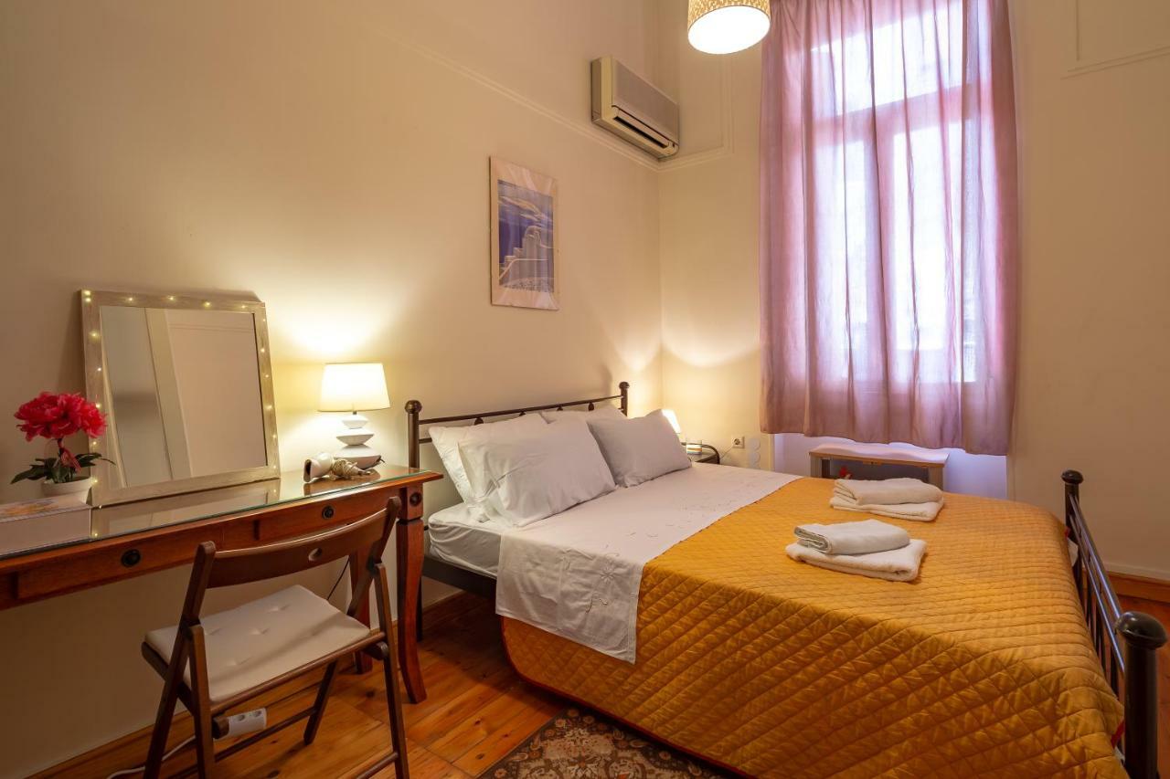 Apartemen 80 m² dengan 3 kamar tidur dan 1 kamar mandi pribadi di Exarchia Athena Bagian luar foto