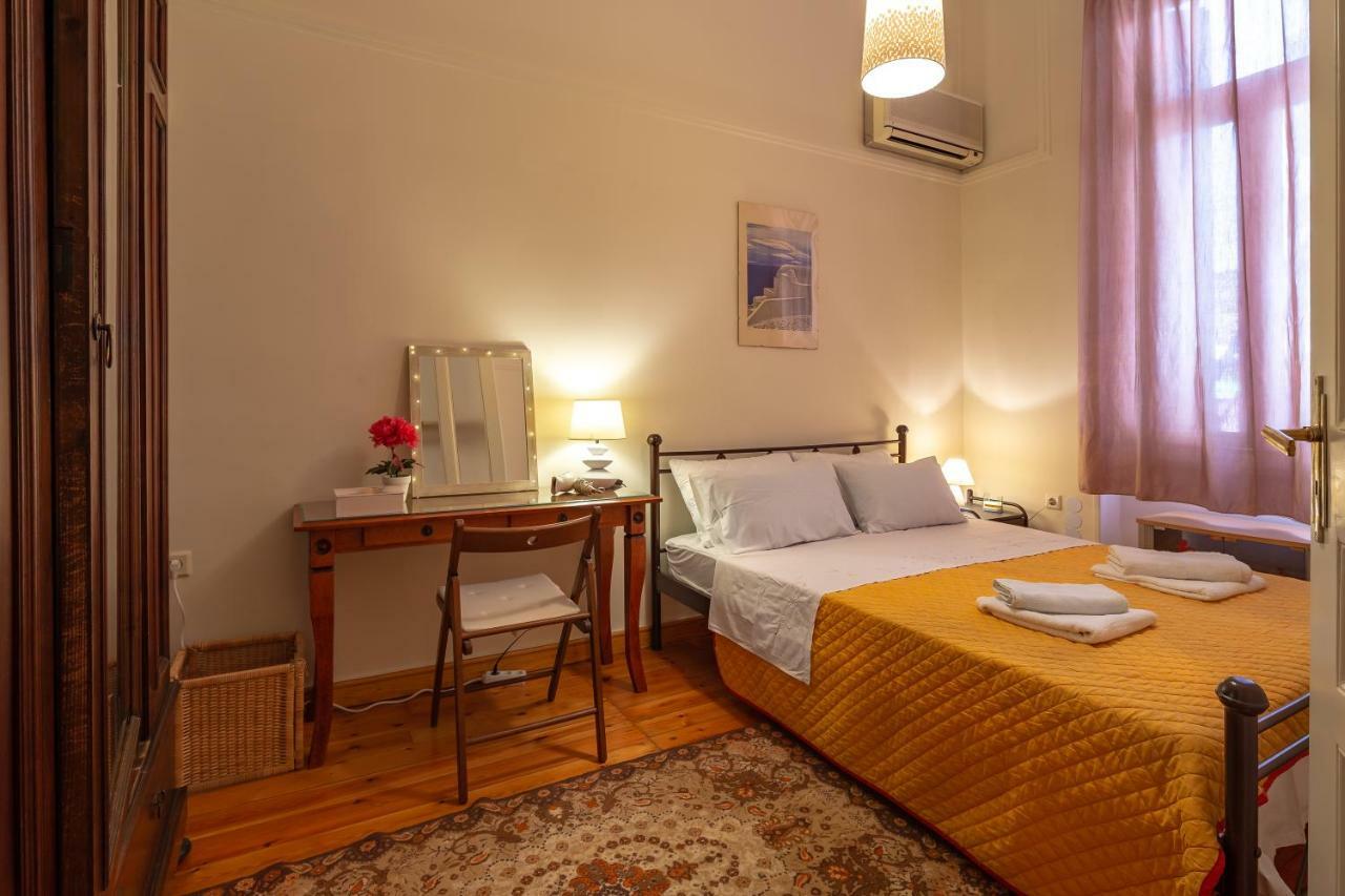 Apartemen 80 m² dengan 3 kamar tidur dan 1 kamar mandi pribadi di Exarchia Athena Bagian luar foto