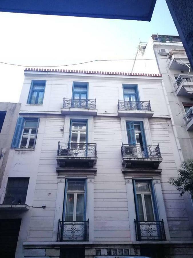 Apartemen 80 m² dengan 3 kamar tidur dan 1 kamar mandi pribadi di Exarchia Athena Bagian luar foto
