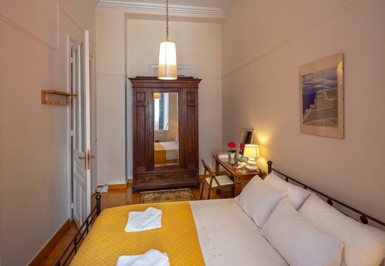 Apartemen 80 m² dengan 3 kamar tidur dan 1 kamar mandi pribadi di Exarchia Athena Bagian luar foto