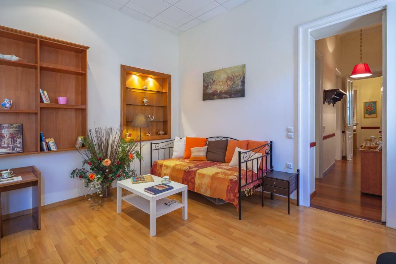 Apartemen 80 m² dengan 3 kamar tidur dan 1 kamar mandi pribadi di Exarchia Athena Bagian luar foto