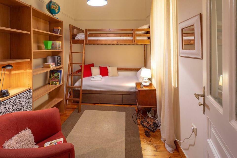 Apartemen 80 m² dengan 3 kamar tidur dan 1 kamar mandi pribadi di Exarchia Athena Bagian luar foto