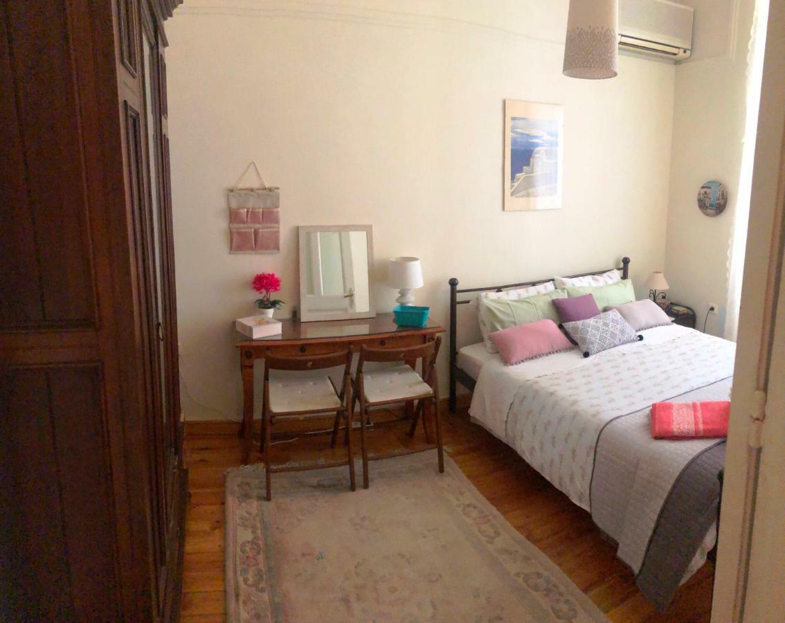 Apartemen 80 m² dengan 3 kamar tidur dan 1 kamar mandi pribadi di Exarchia Athena Bagian luar foto